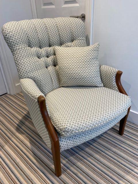 Vics Chair 480x640 Checking Correct